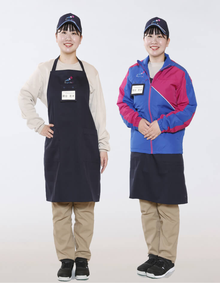 防寒ジャンパーやエプロンを着用したスタッフ